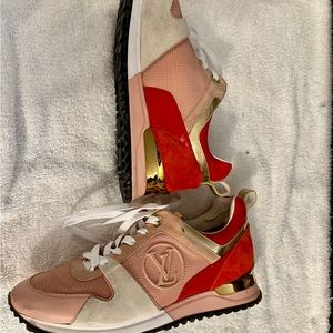 Women’s Louis Vuitton runaway sneakers 8.5 Louis Vuitton tennis shoes 8.5